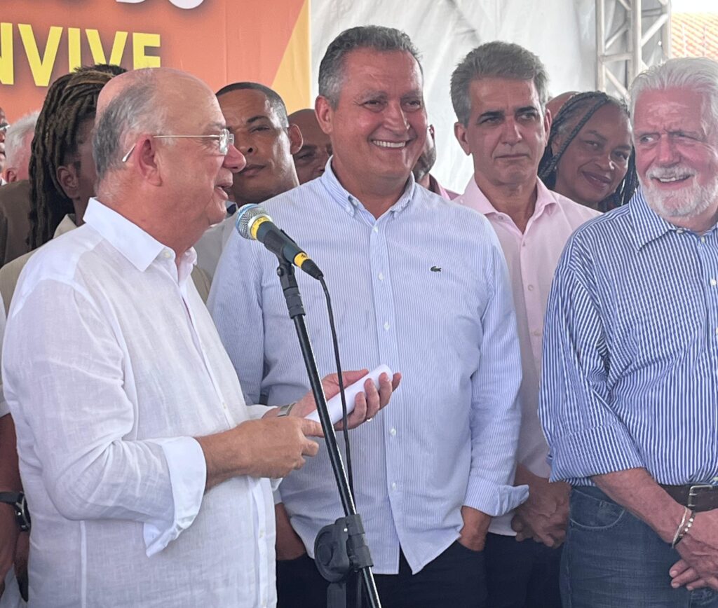 Ao lado de Rui e Wagner, prefeito de Feira se esquiva sobre futuro político, deixa decisão em aberto e diz que anúncio será ‘na hora certa’